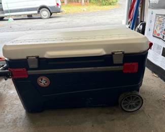 Large Igloo Maxcold Cooler