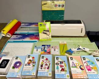 Provo Craft Cricut Expression die cutting machine & Accessories