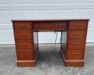 Sewing Desk With Singer Sewing Machine
