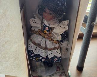 The Promenade Collection Porcelain Doll 'Elizabeth'