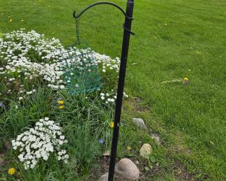 Solar Powered Garden Light with Shepherd's Hook and Bird Feeder