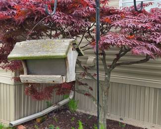 Rustic Wooden Bird Feeder with Metal Stand