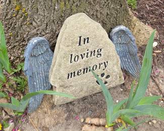 In Loving Memory Garden Stone with Angel Wings and Paw Prints