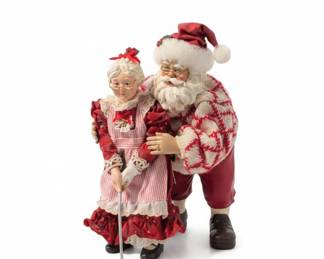 Possible Dreams "Mistletoe Kisses" Mr. & Mrs. Claus Golfing Figurine Set
