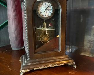 Battery Mantle Clock