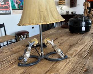 Horseshoe table lamp
