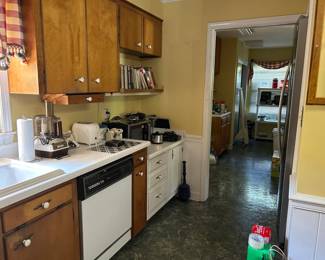 kitchen appliances, microwave