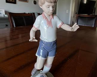 Lladro "Soccer Practice" Figurine #6198