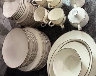 Noritake Lorelei Dinnerware Set