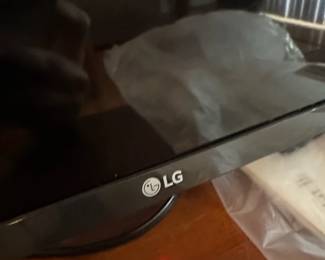 LG LMB Zua LED HD TV second image