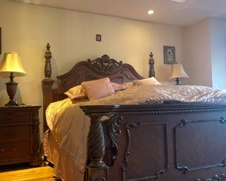 Kind Bedroom Set $2000