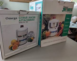 Juicer and attachment - in the box