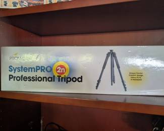 in the box, never used professional camera tripod