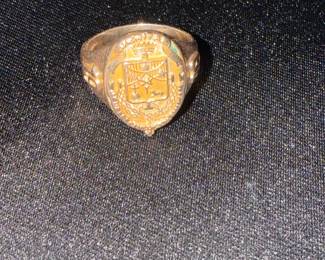 Vintage Gold Signet Ring with Crest