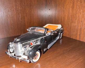 1938 Cadillac V-16 Fleetwood Series 75 Convertible Sedan Diecast Model