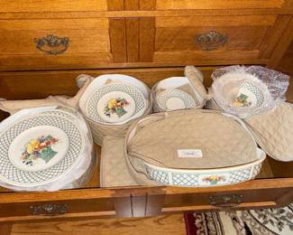 Villeroy & Boch "Basket" Pattern Porcelain Dinnerware Set