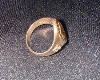 Vintage Gold Signet Ring with Crest