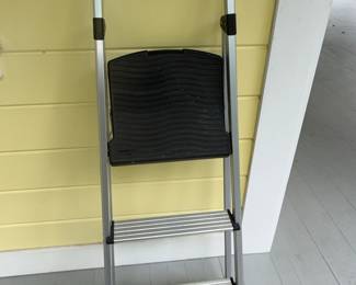 Rubbermaid 3-Step Stepladder