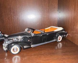 1938 Cadillac V-16 Fleetwood Series 75 Convertible Sedan Diecast Model