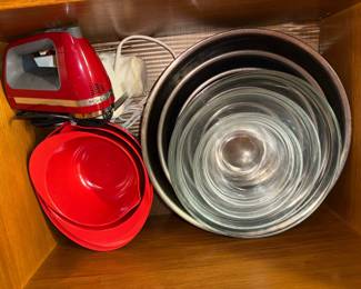 KitchenAid Architect Series 9-Speed Hand Mixer and Set of 5 Glass Mixing Bowls