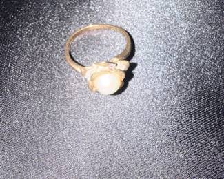 Vintage Pearl and Gold Tone Ring
