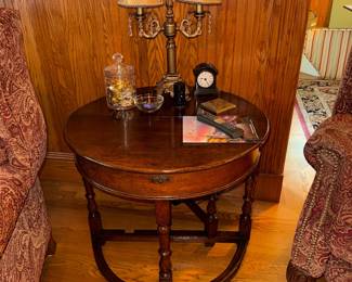 Antique Oak Round Drop-Leaf Table
