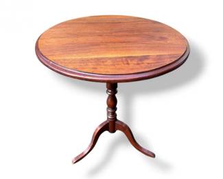 51 ClassicRoundWoodPedestalSideTablewTripodBase