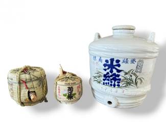 22 JapaneseCeramicSakeJugDispenser2MiniSakeBarrels