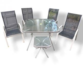 179 OutdoorPatioDiningSetGlassTableFourChairsSideTable