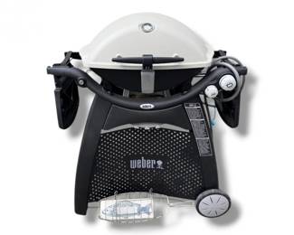 180 WeberOutdoorGasGrillwFoldOutShelvesCoverFishBasket