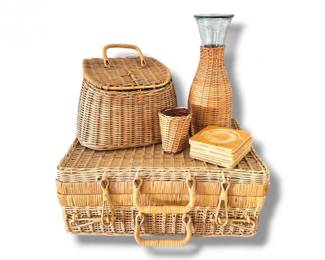 49 WovenPicnicBasketSetLargeWickerCaseCarafeCoasters