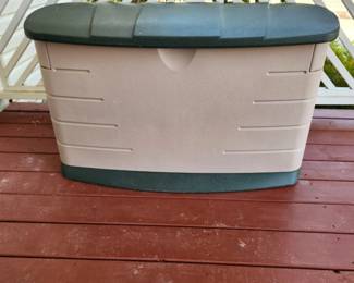 Rubbermaid deck box