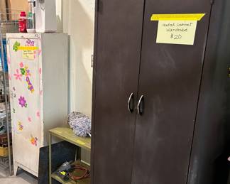 Wardrobes & cabinets 