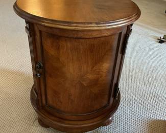 Round end table 
