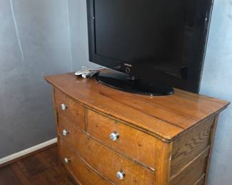 Antique chest of drawers