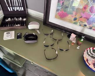 Apple iPods/ eyewear (REVO; D & G; Oakley; Maui Jim)