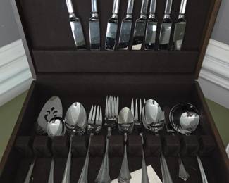 Flatware set Oneida 