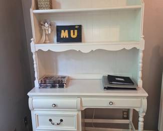 Desk w/bookcase top
