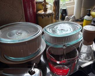 Pyrex cookware