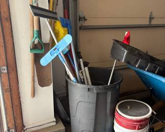 Lots of outdoor tools 