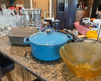 Lots of kitchen cookware