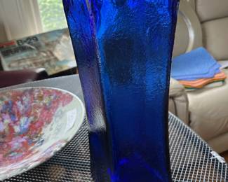 Spanish blown glass square vase in Cobalt blue....beautiful!  Heavy enough for Calla lillies or heavy branches...