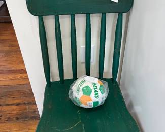 Great very heavy sturdy Farmhouse Vintage chair in a cozy great green!