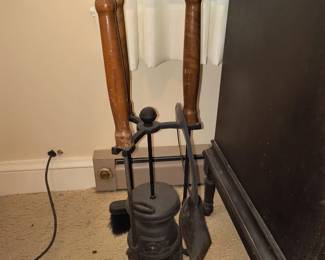 Fireplace tool set