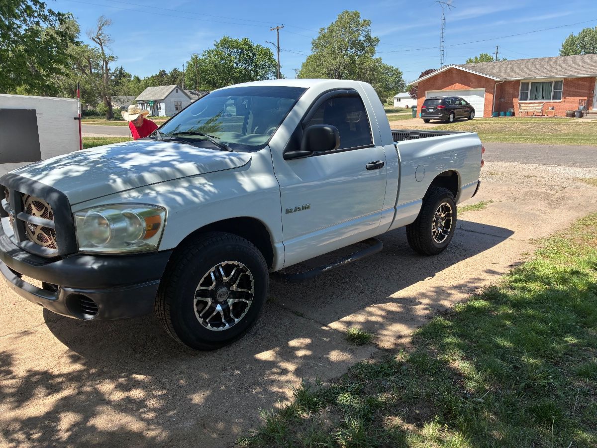 2008 dodge ram- 2wd