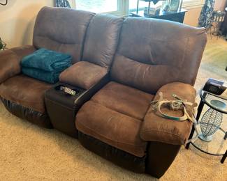 Recliner loveseat