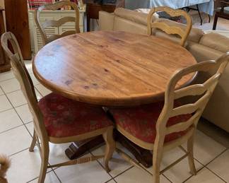 Round Dinner table 47”x29”