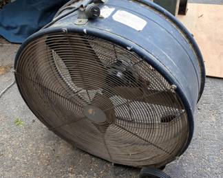 Industrial Rolling 30" Fan, Powers On