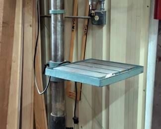 Delta Floor Standing Drill Press, Car 70 200, Model 8926, Powers On