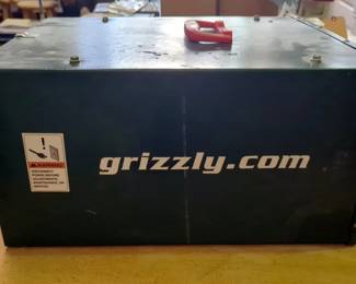 Grizzly Industrial Heavy Duty Hanging Air Filter, Model G0738, Powers On